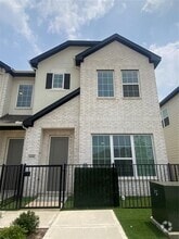 Building Photo - 12400 Greens Rd