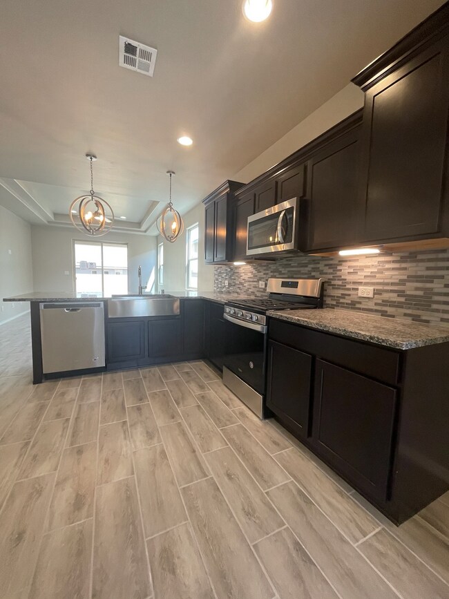 Building Photo - 4336 Golden Eagle Loop NE