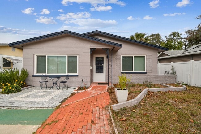 2 Bedroom 2bathroom with Bonus Room in St.... - 2 Bedroom 2bathroom with Bonus Room in St.... House