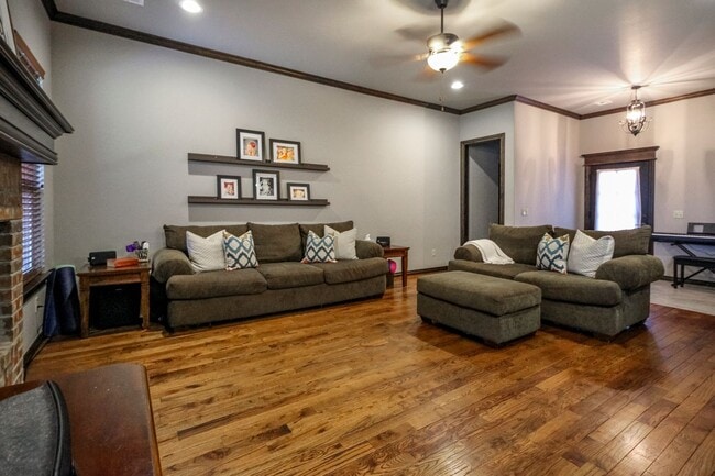 Photo - Perfect 4 bed, 2 bath, 3 car in The Grove/Deer Creek House