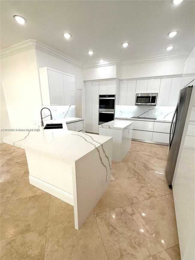 Building Photo - 2547 Montclaire Ct