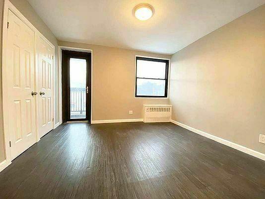 Foto del edificio - 3 bedroom in Bronx NY 10467