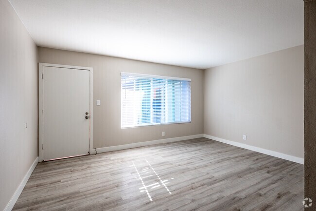 1 habitación, 1 baño - 590 pies cuadrados - Espacio habitable - 1495 Peterson Ave