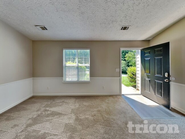 Building Photo - 38 Ann Cir