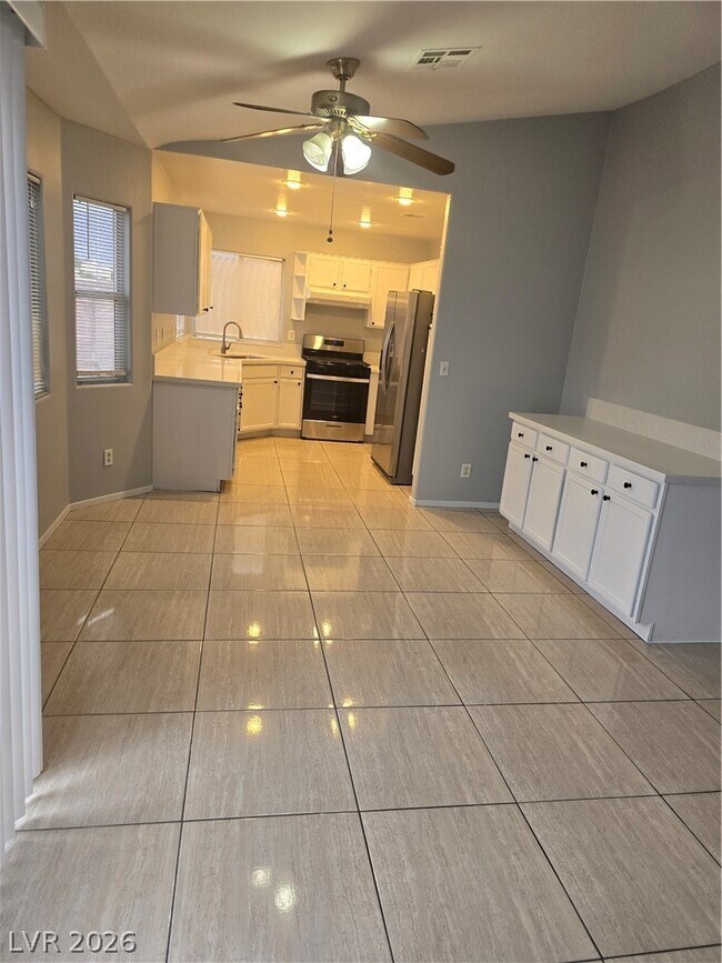 Foto del edificio - 5843 Berry Hill Ln