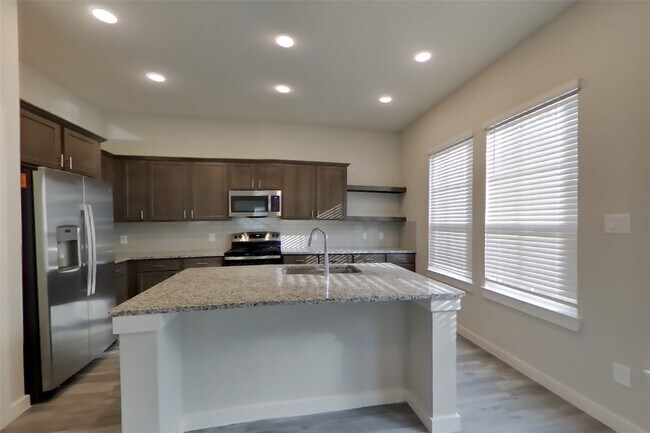 Foto del edificio - 9835 Willow Creek Commerce Dr