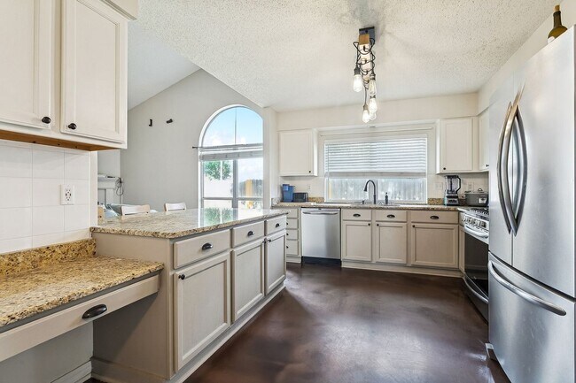 Building Photo - 3001 Meadow Lake Dr E