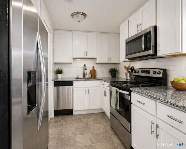 Building Photo - 69 Seaver Cir