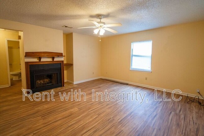 Foto del edificio - 1500 Twin Lakes Cir
