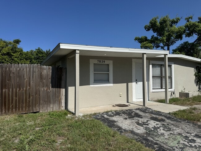 Building Photo - 7039 Lenox Dr