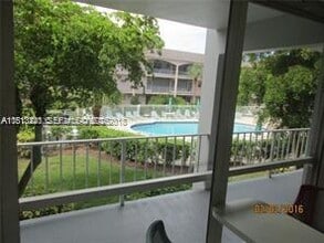 Building Photo - 541 Blue Heron Dr