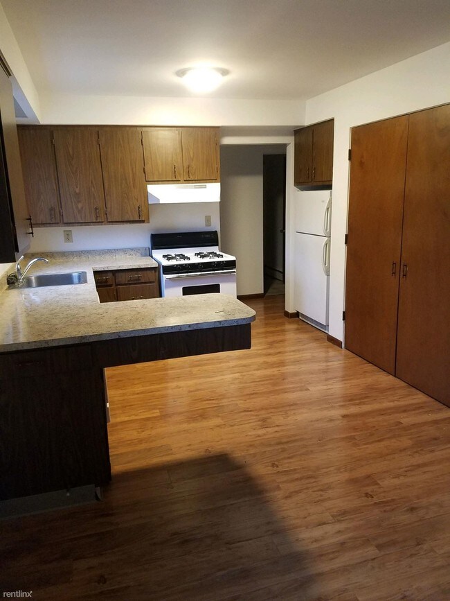 Building Photo - 3 br, 2 bath  - Birch Acres Apartments 8