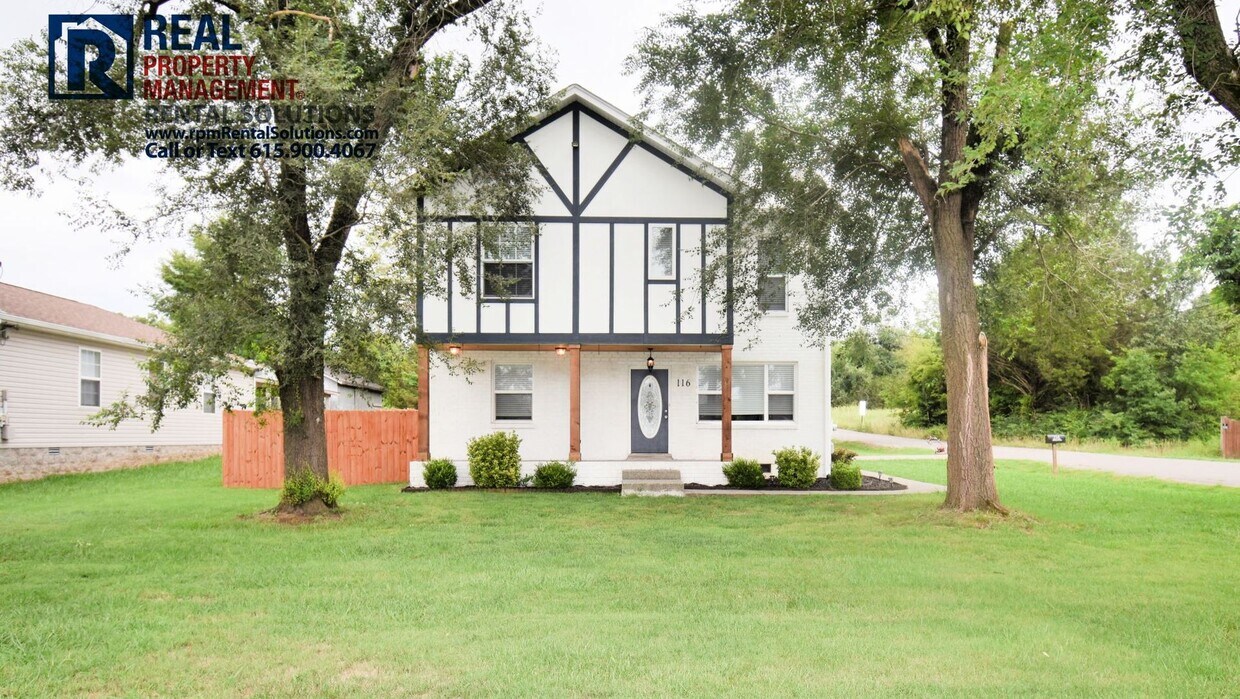 Foto principal - Wonderful 3 bd home in LaVergne! Huge fenc...