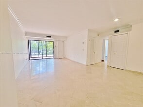 Building Photo - 77 Crandon Blvd