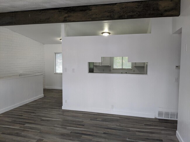 Building Photo - 540 E 600 S