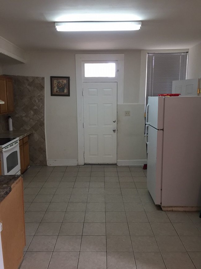 Building Photo - 2 Bedroom Apartment - Lancaster