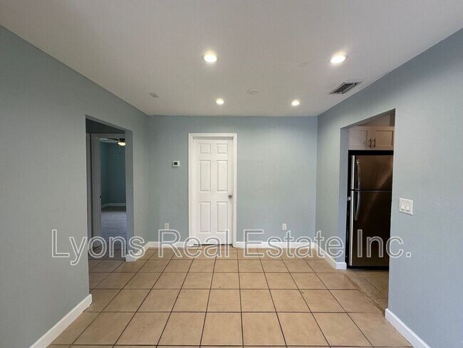 Foto del edificio - 4233 Pine Drop Ln