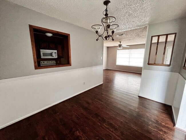Building Photo - 3 Bedroom Home Close to Schools in Wolfforth!