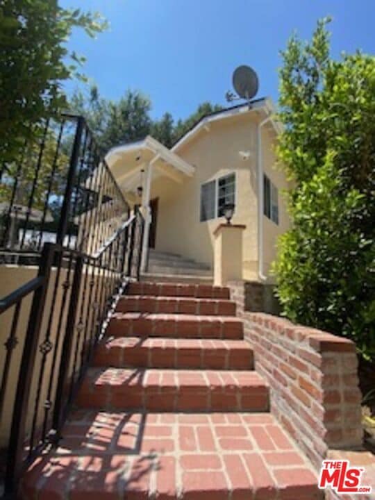 Building Photo - 3967 Oeste Ave