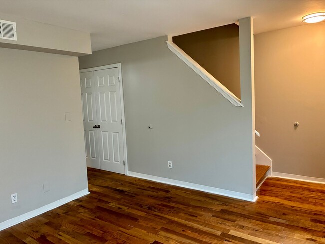 Building Photo - 2820-2824 Divinity