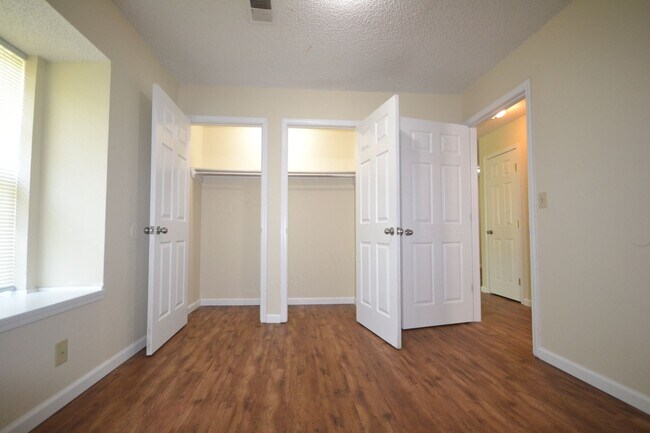 Foto del edificio - Hollister Apartments