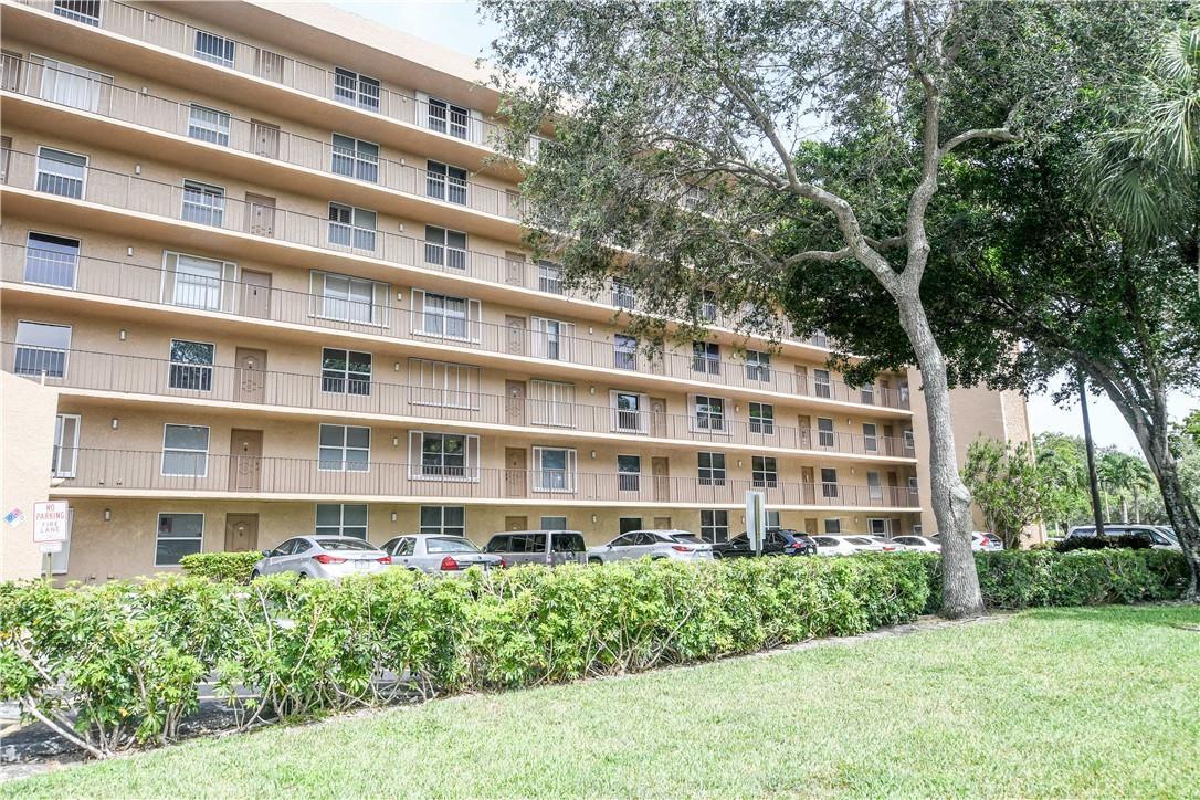 Foto principal - 4550 NW 18th Ave