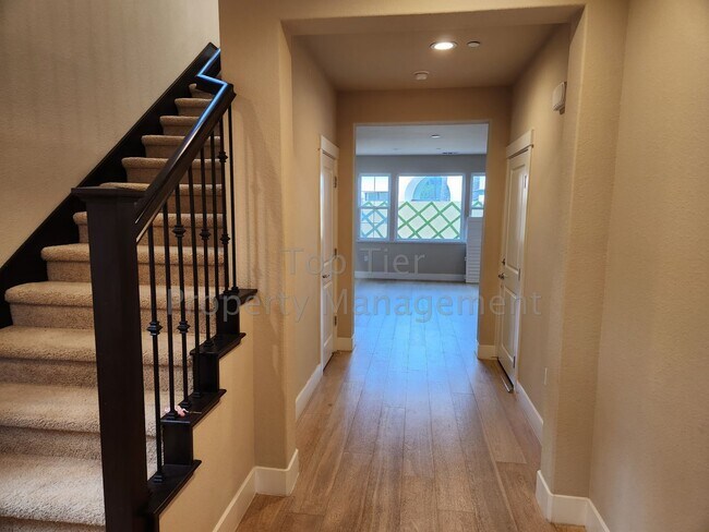 Foto del edificio - ***Spectacular 2-Story 4 bed, 2.5 bath, 2,...