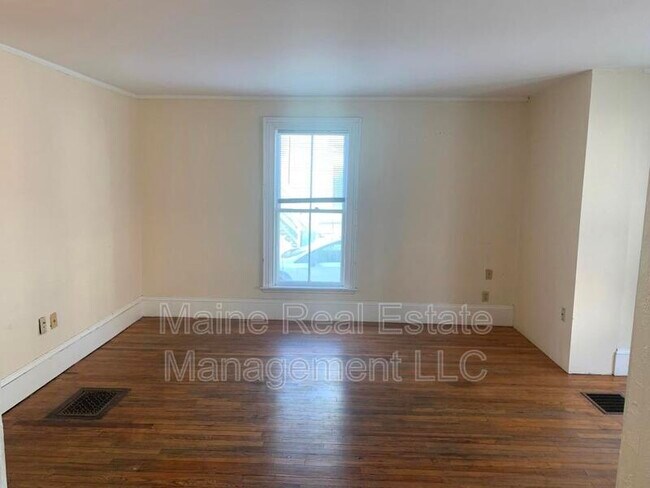 Building Photo - 106 Grove St