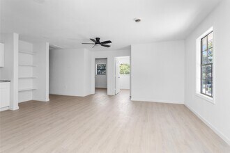Building Photo - 16016 Green Manor Dr