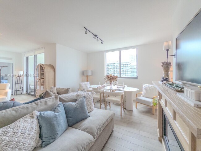 Foto del edificio - 999 SW 1st Ave