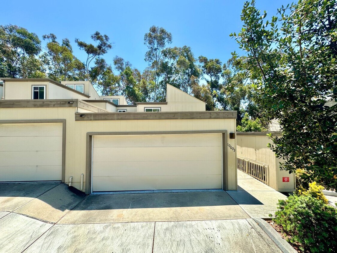 Primary Photo - Great 4B/2.5BA Townhome in Scripps Ranch!