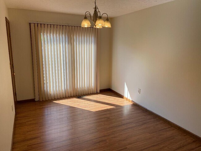 Foto del edificio - 3275 Willington Dr