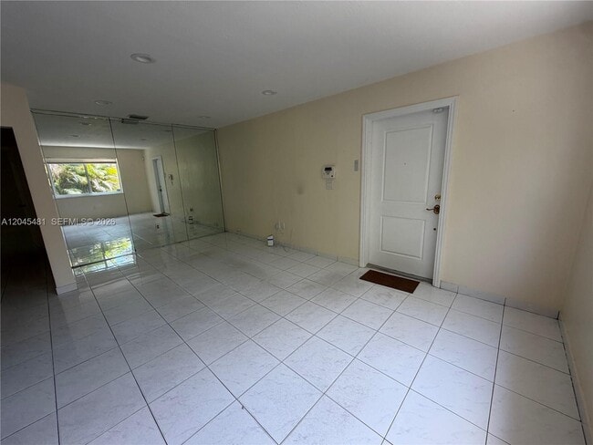 Building Photo - 2862 SW 38th Ave