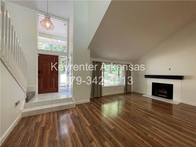 Building Photo - Gorgeous 3-Bed, 2.5-Bath Retreat Near Veterans Park