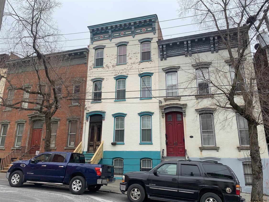 Foto principal - 130 Grand St