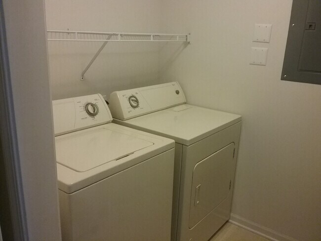 Foto del edificio - 636 Cambridge Ct