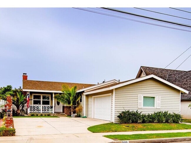 Building Photo - 600 Coastline Dr