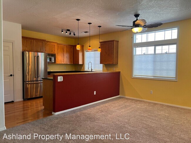 Building Photo - 3 br, 2.5 bath House - 441 N Mountain Ave