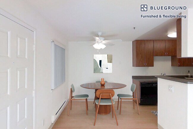 Foto del edificio - 1600 Villa St