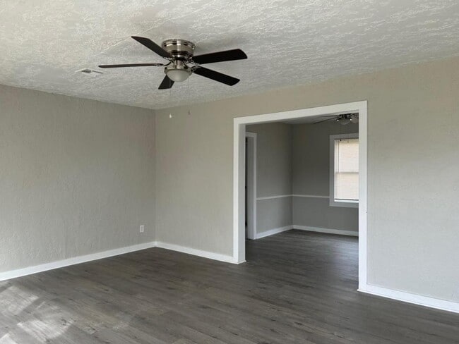 Building Photo - 1907 NW Euclid Ave