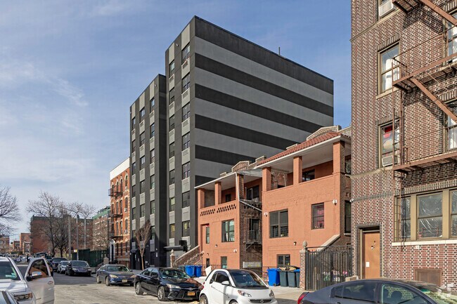 Building Photo - 773 Grote St