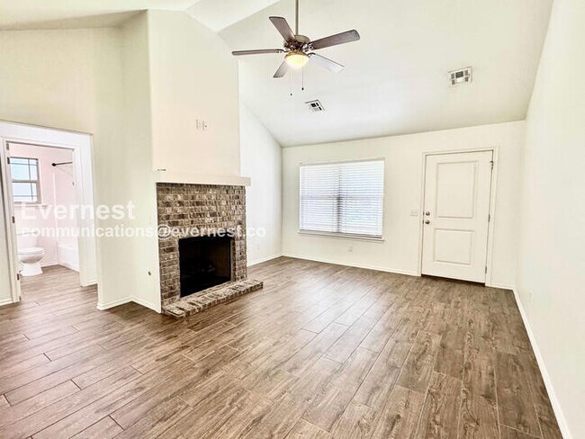 Foto del edificio - 519 W Chestnut St