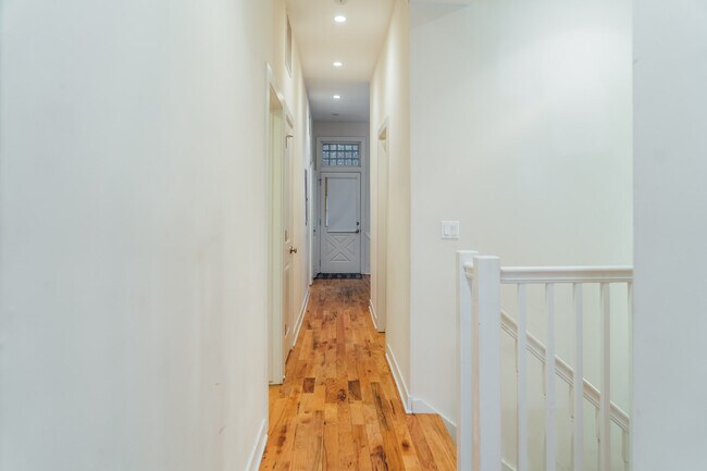 Foto del edificio - 825 W Buckingham Pl