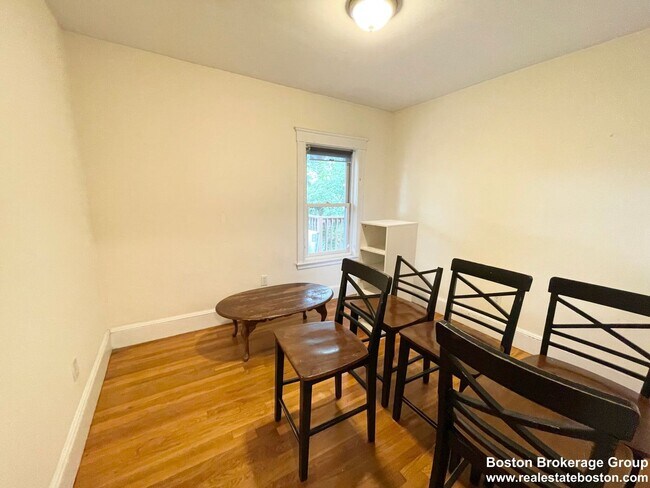 Building Photo - Great Mission Hill 4-Bed