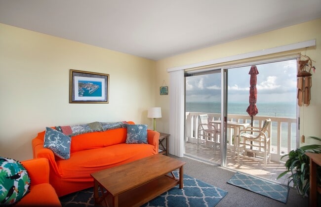 Building Photo - 1 Bedroom 1 Bathroom Furnished Direct Ocean View Condo: Lease dates  April 15 through November 30