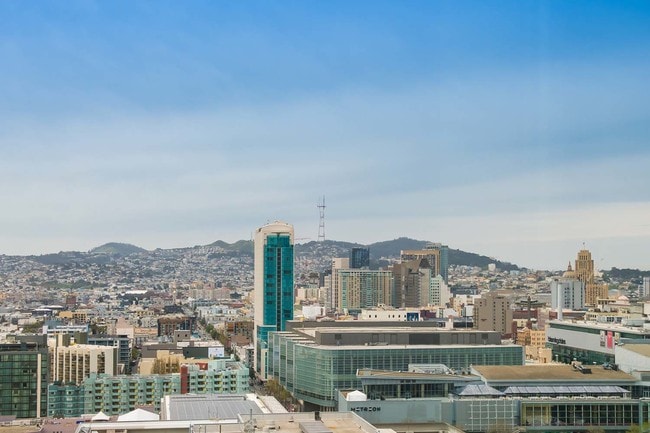 Building Photo - Stunning One Hawthorne Penthouse