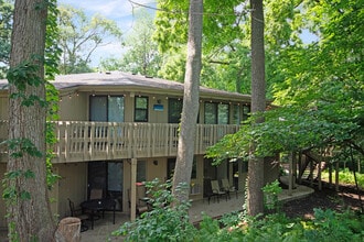 Building Photo - 403 Deerpath W