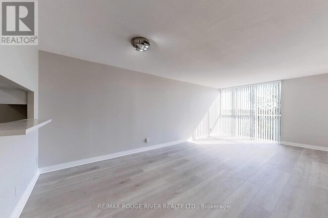 Photo du bâtiment - 1665-1665 Pickering Pkwy