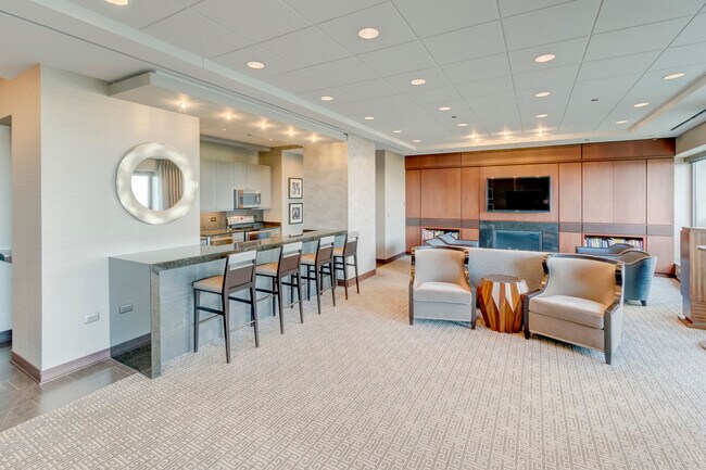 Foto del edificio - 130 N Garland Ct