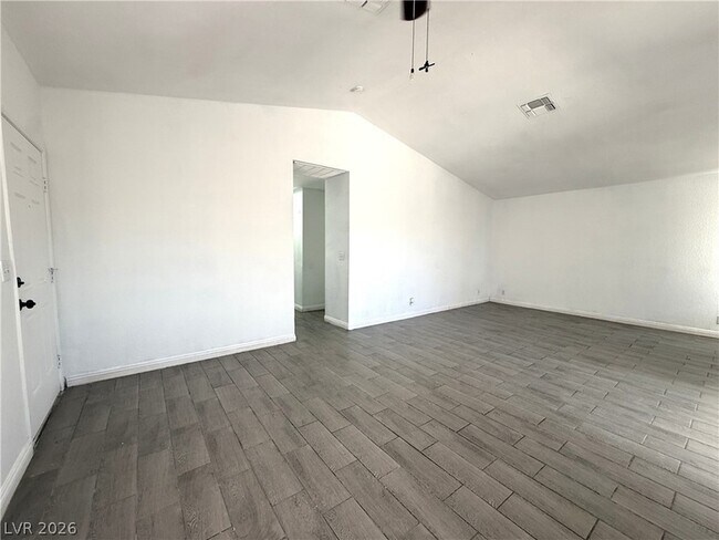 Foto del edificio - 7311 Girard Dr